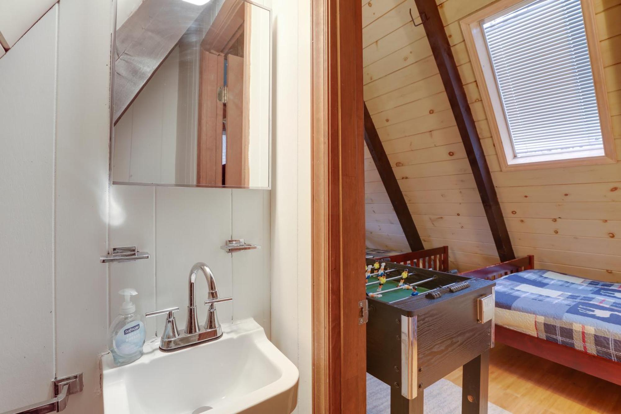 A-Frame Cabin With Hot Tub 1 Mi To Beech Mountain! Zewnętrze zdjęcie