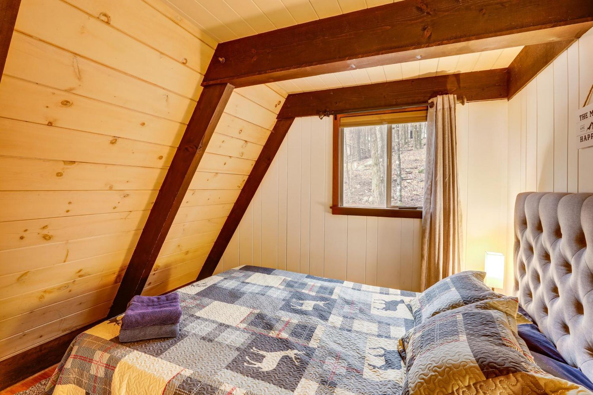 A-Frame Cabin With Hot Tub 1 Mi To Beech Mountain! Zewnętrze zdjęcie